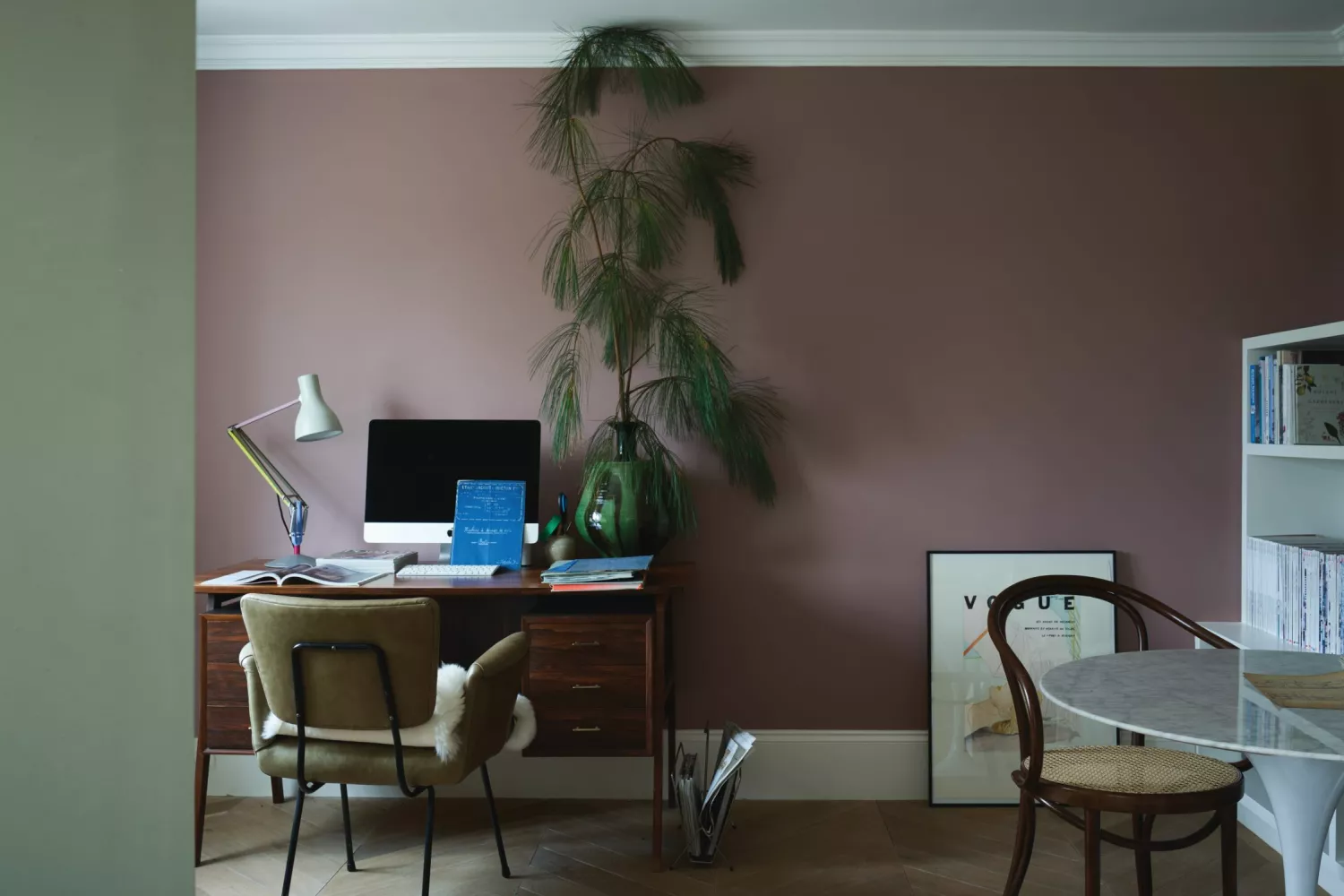 Farrow & Ball Estate Emulsion Sulking Room Pink No.295 2.5L-image