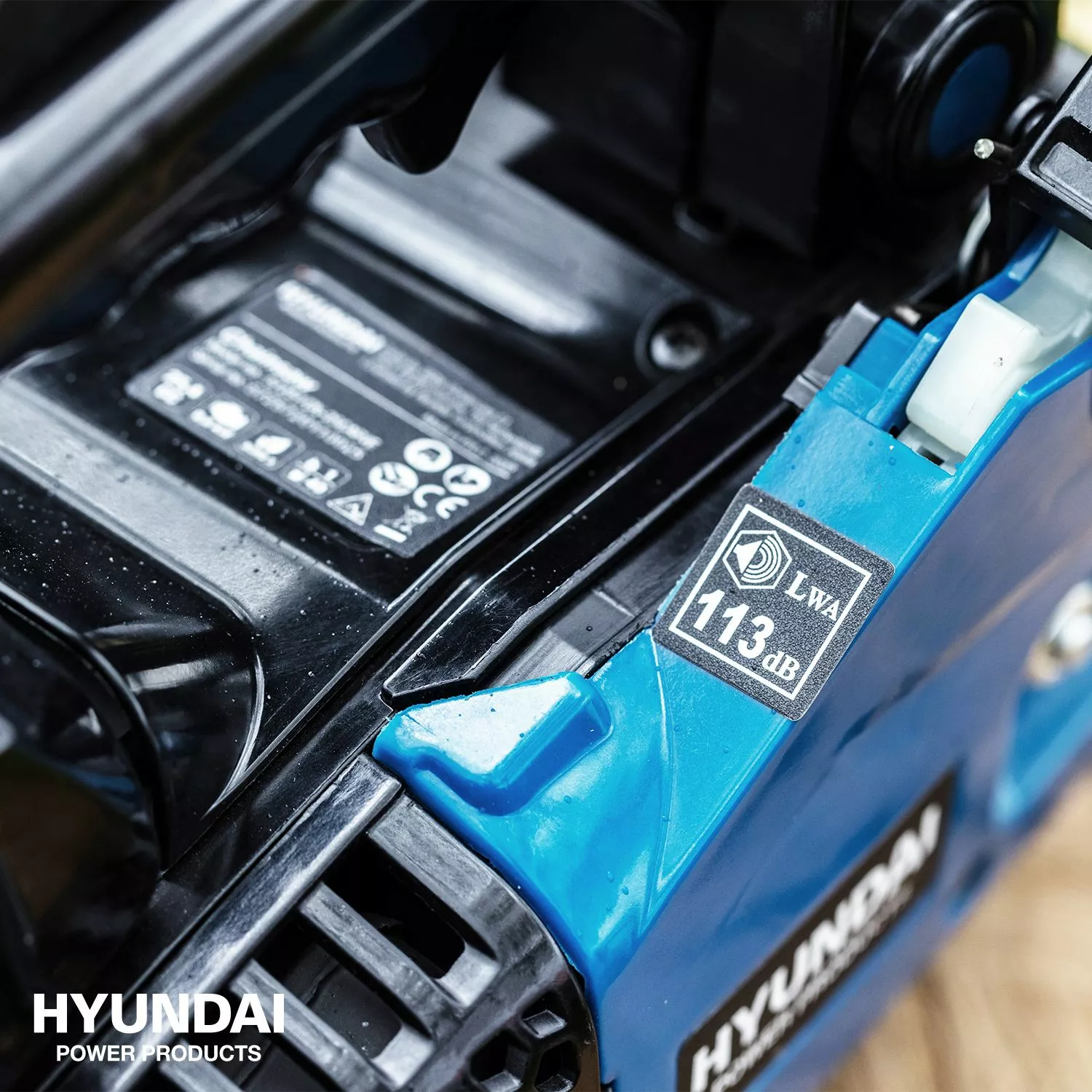 Hyundai 57257 Benzine kettingzaag - 2-takt - 25,4 cc - 250 mm - carved zwaard-image