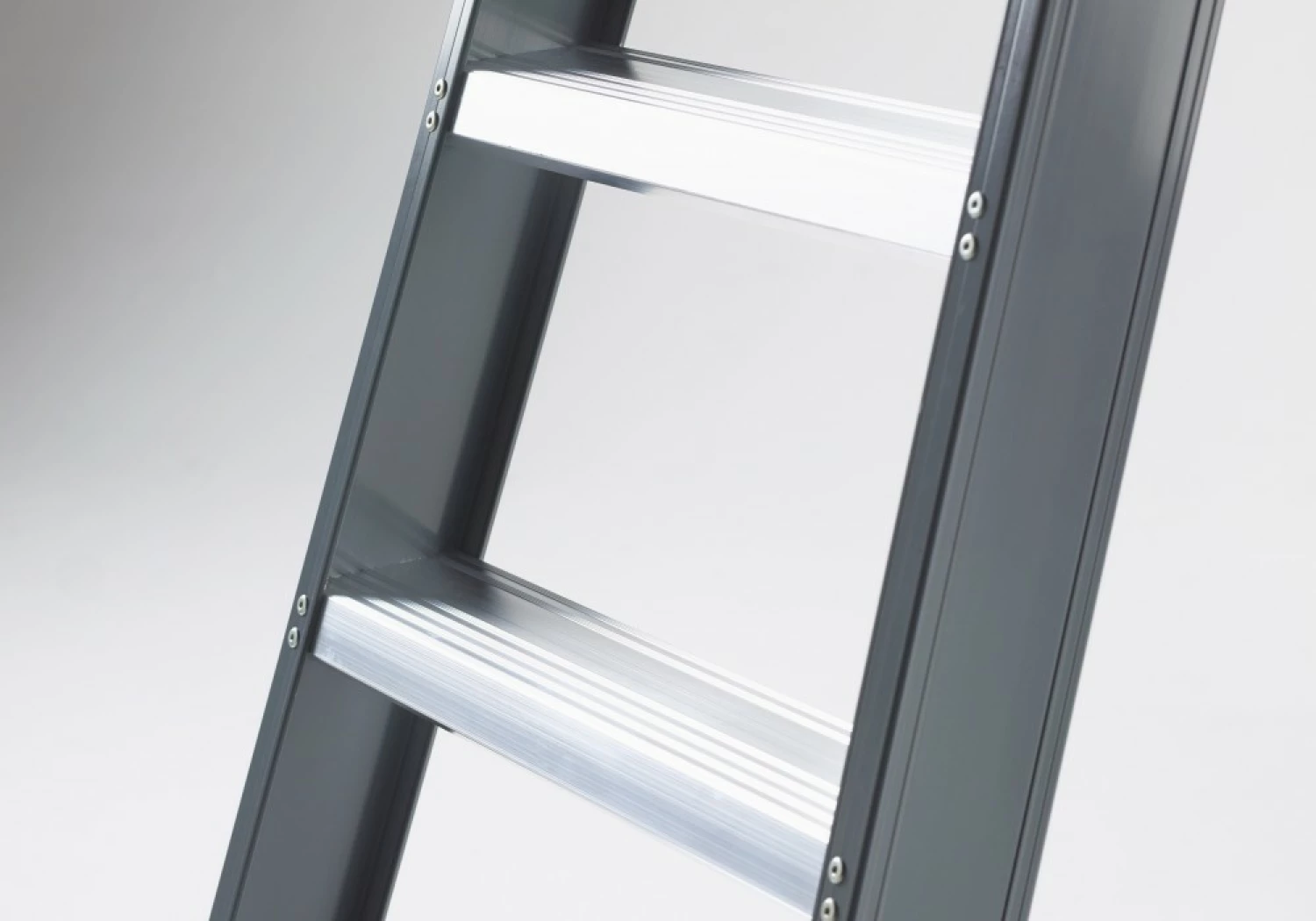 Altrex Falco FEO 8 Trap - Enkel - Aluminium met coating - 8 treden - max. werkhoogte 3,90m-image