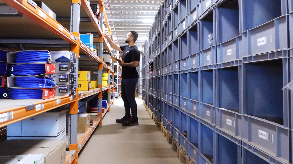 Image alt text-image