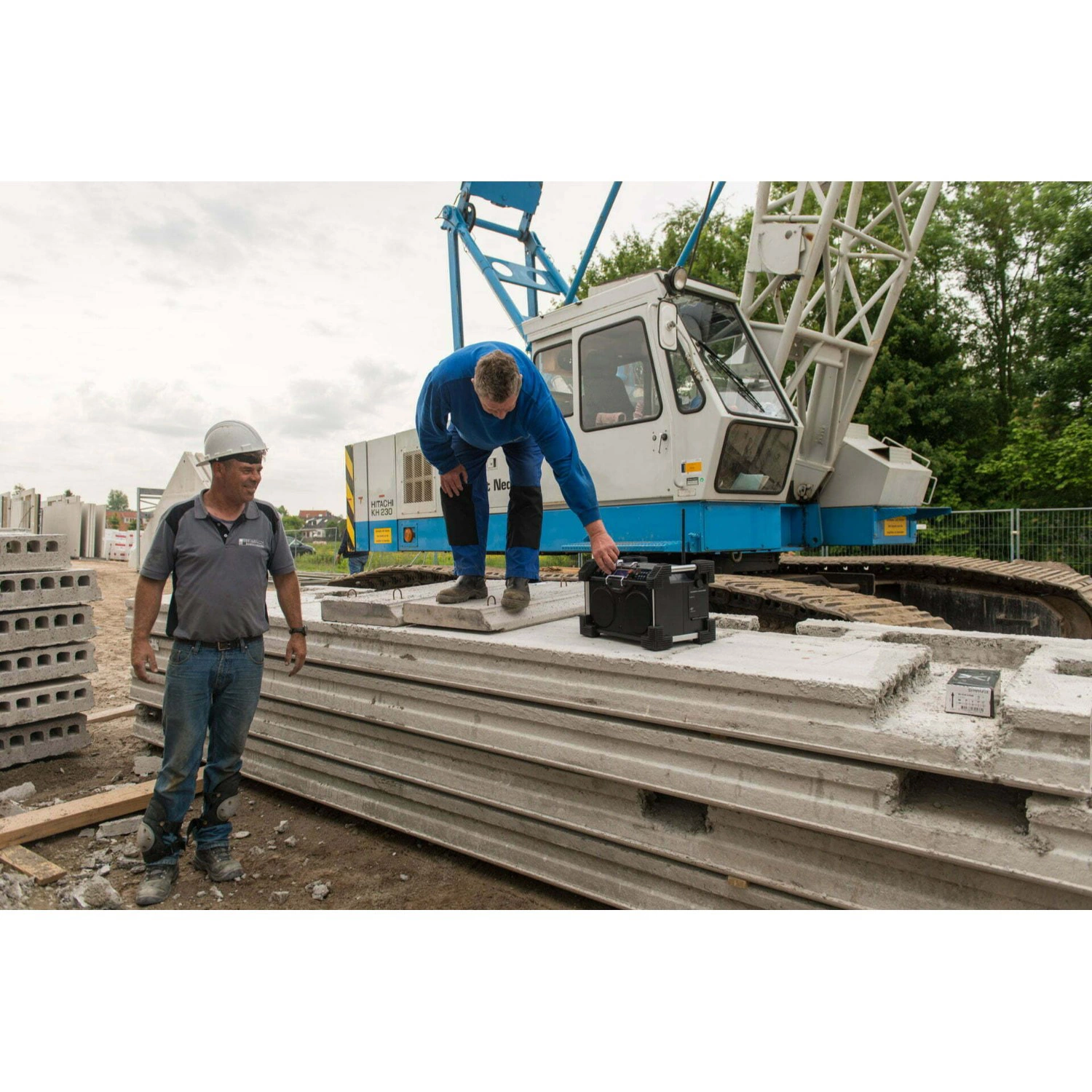 PerfectPro ROCKHART RH4 Bouwradio - FM RDS / DAB+ - AUX-in - bluetooth - oplaadbaar (ingebouwde lithium accu)-image