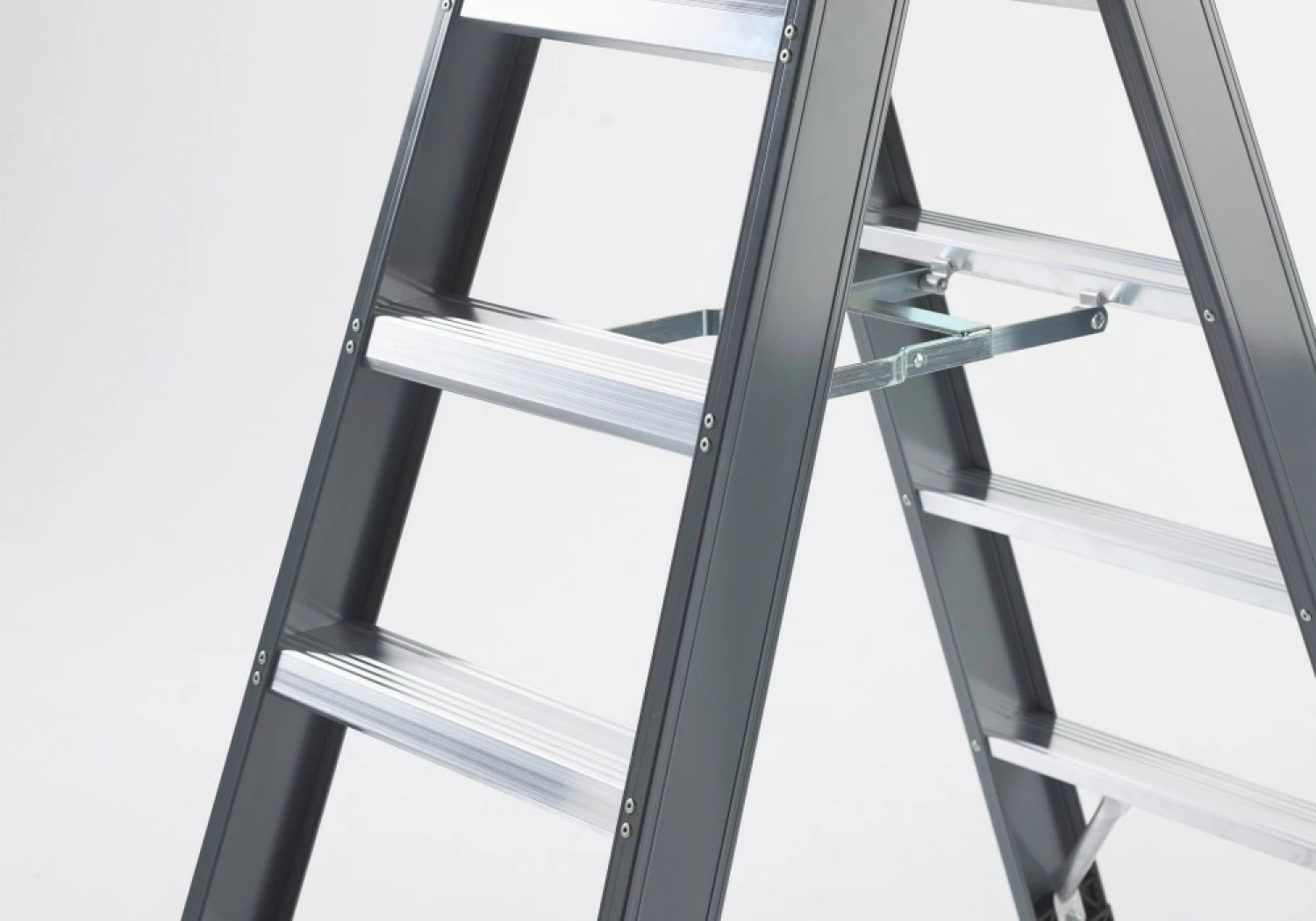 Altrex Falco FDO 6 Dubbele trap - Aluminium met coating - 2 x 6 treden - max. werkhoogte 3,4m-image