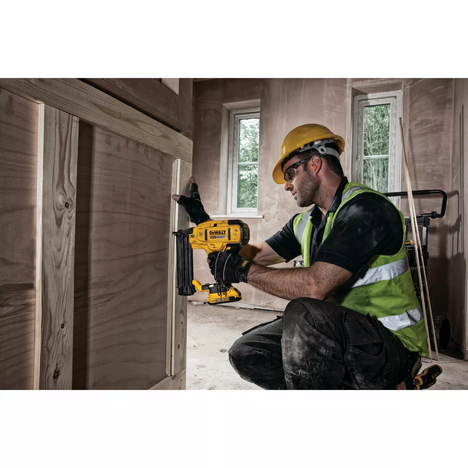 DeWALT DCN680NT-XJ 18V Li-ion XR accu afwerktacker body in TSTAK - 15-54mm - 18 Gauge - koolborstelloos-image