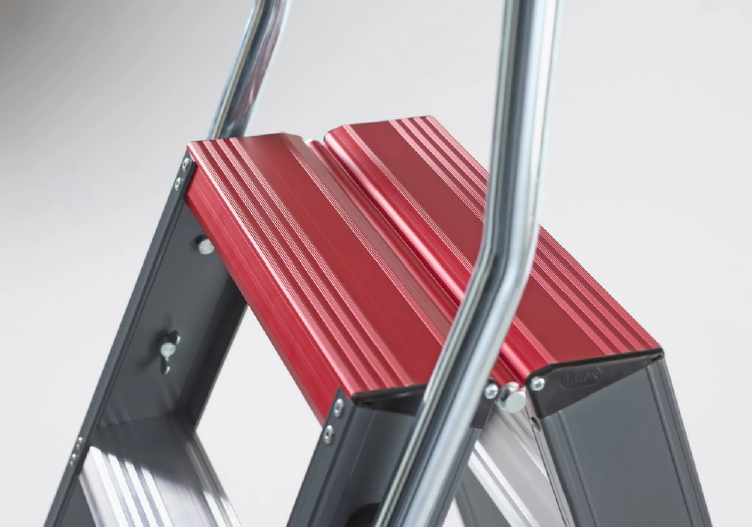 Altrex Falco FDO 6 Dubbele trap - Aluminium met coating - 2 x 6 treden - max. werkhoogte 3,4m-image