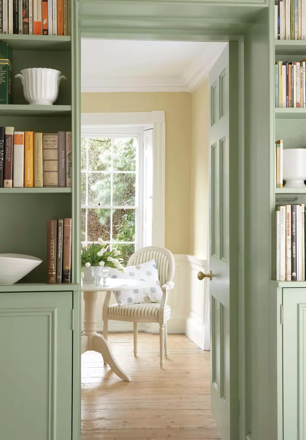 Little Greene Traditional Oil Gloss - White Lead No. 74 - 1L-image
